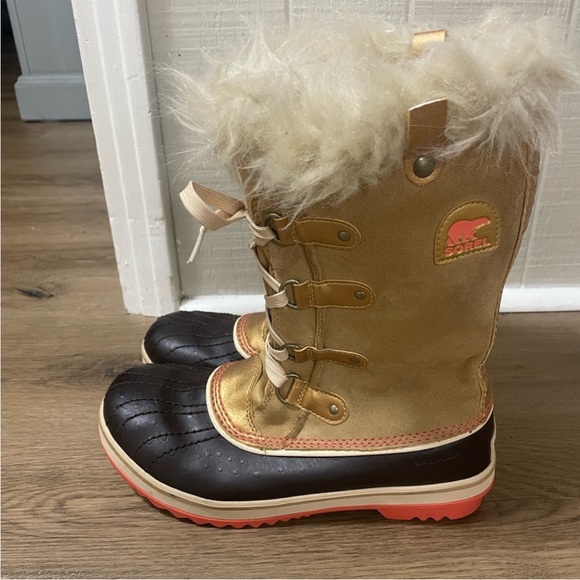 Sorel tan and gold Winter Boots with faux fur size 7 - Picture 7 of 13